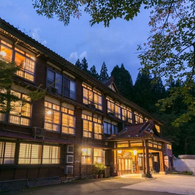 5代目が守る「登録有形文化財 × 秘湯を守る会」の温泉旅館で仲居のおてつたびをしませんか？