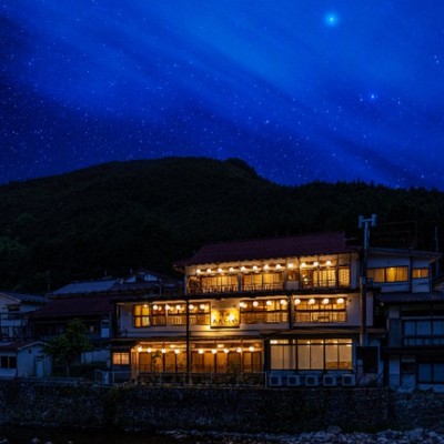 修験道の聖地。桜で有名な吉野山まで車で４０分。奈良の秘境、洞川温泉で250年続く旅館のおてつたびをしてみませんか？