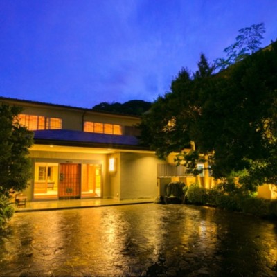 調理補助🍽本州一の透明度を誇るヒリゾ浜など魅力がいっぱい！湯煙あがる南伊豆の山あいにかまえる1軒の純和風旅館でのおてつたび🧹温泉大浴場の利用も♨女性就業率80%の職場です💁‍♀️