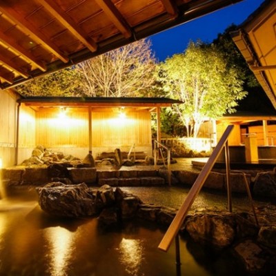 【経験者歓迎】レストランでお食事の配膳下膳のお仕事です。期間中は自家源泉の大浴場♨で、日ごろのお疲れも流していってくださいませ。