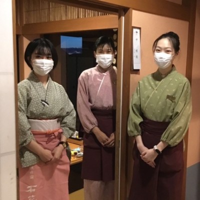 接客/伊豆稲取温泉♨️海が目の前のお宿で配膳業務と客室清掃のおてつたび♪女性就業率70%◎女性が活躍している現場です💪