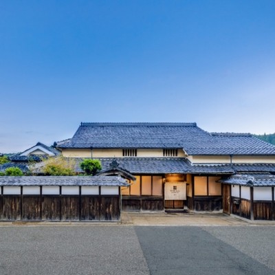 丹波篠山の風景・人の営みをつなぐ。地域を面的に再生する活動中です。①築250年・敷地500坪の邸宅②棚田の田園風景広がるヴィラ/２棟の一棟貸切宿。清掃・チェックインアウト等旅館業務のお手伝い。＜現地での交通手段を確保できる方優先＞