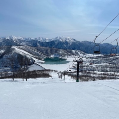 【年末年始急募！！】【新潟県かぐらスキー場】かぐらスキー場まで徒歩５分！！スキー＆スノーボードをしながらお手伝い！！ウィンタースポーツ好きな方には最高の環境！！車の貸出もあります！