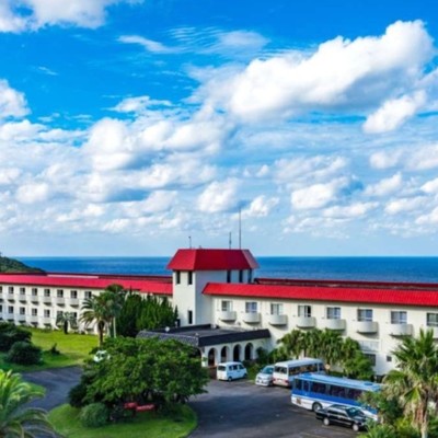 感動絶景に会える島🏝八丈島で、リゾートホテルのお手伝い。昼は八丈ブルーの海・夜は天然のプラネタリウムを堪能