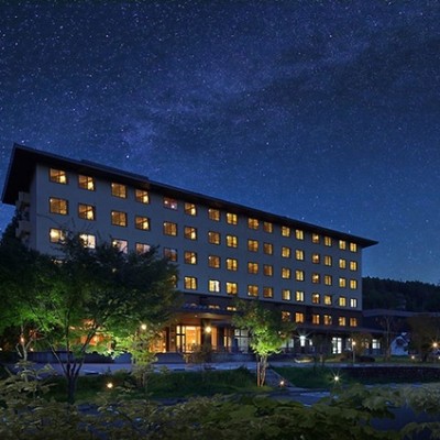 1ヶ月～日程調整可◎フロント業務＆レストランでのサービング業務｜昼夕2食まかない付き！満天の星空と大自然に囲まれた温泉リゾートでお手伝い🌲