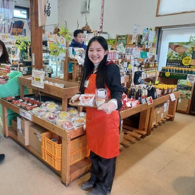 🍓イチゴの収穫・箱詰め／イチゴの販売（試食販売員)～細やかな気配りとコミュニケーション能力が活かせる職場です～