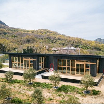 【香川県三豊市】瀬戸内の雄大な景色の中で過ごす2週間のおてつたび。小高い丘の上から海を臨むコテージの清掃のお手伝い。瀬戸内芸術祭会期中につき、空き時間や休日で芸術作品巡りもできます。