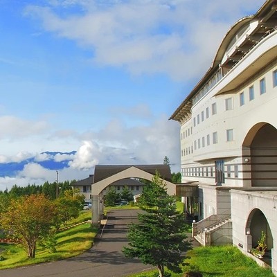 【中型免許を持っている方限定🚙】日の出と雲海、満天の星空を堪能✨ゲレンデ直結の高原リゾートホテルで送迎などのおてつたび！休日にはウィンタースポーツをお楽しみいただける環境です🎿