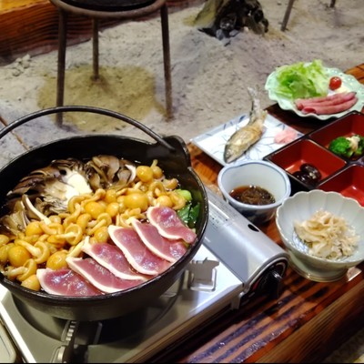 日本で唯一「猿のこしかけ風呂」が愉しめる温泉旅館で館内業務全般のおてつたび♨山の幸を活かした料理と温泉で、身体も心もリラックスできます◎