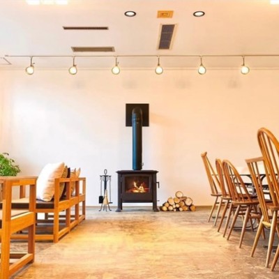 流氷と白銀の世界。今年の冬は知床で過ごそう！！1日5組限定ホテルでおてつたび🌲世界自然遺産の極寒の大自然を体感。館内は薪ストーブの温もりや温泉、おいしいまかないを堪能！オープンから2年。おもてなしを大切にしたホテルで過ごす最高の冬！