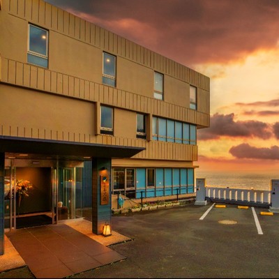 「岬の突端、海と波音の夜を守る。」 堂ヶ島・至善天遊で働くナイトフロントおてつたび