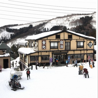 【ゲレンデまで徒歩1分】温泉と雪を楽しむ冬のおてつたび⛷️田舎料理をメインとした和風旅館で厨房補助及び客室係をお願いします。