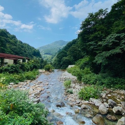 秋の訪れ感じる富山に来られ〜！秘湯の宿『記念日の宿』でおてつだいしませんか？お客様を笑顔でもてなしてくださる方大募集🌸露天風呂入れますよ🧖‍♀️