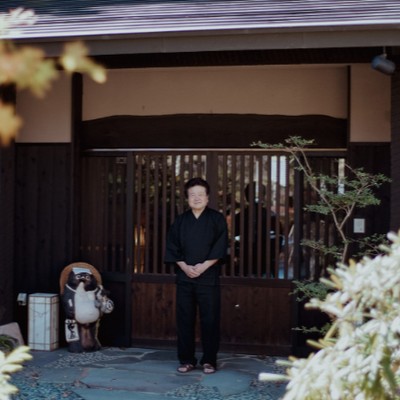 【標高1600mの涼しい蓼科でのおてつだい】山々を一望できる全8室の和モダン旅館で一緒に働いていただけませんか？（フロントや配膳など接客業務／週3~4日勤務／仕事も観光も両方楽しみたい方におすすめ◎）