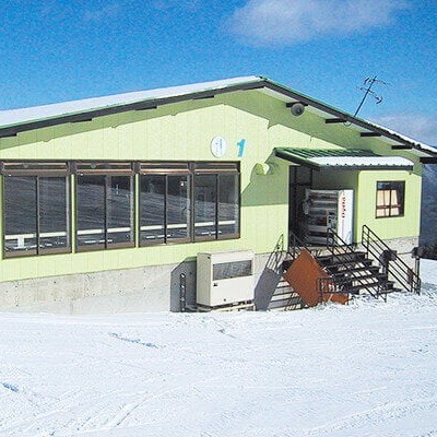 【レストランスタッフ🍴】兵庫県・香美町のスノーリゾートでひと冬のおてつたび。未経験者でも大歓迎です◎お仕事のない日はリフト１日券で滑れます🏂