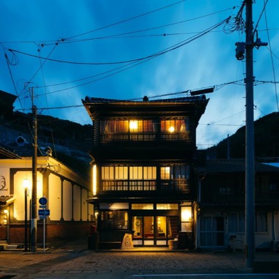 満点の星空とエメラルドグリーンの海に囲まれた環境ではたらく。ー 100年の木造旅館をリノベーションした古民家宿で島の時間を暮らすように感じるおてつたび ― 🌊