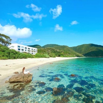 奄美の絶景とともにおもてなしを。お客様の休息と健康に寄り添う『THE SCENE』で館内業務全般のおてつたび🧹お休みの日は、ぜひ奄美の自然をお楽しみください🍃