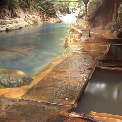 首都圏から2時間半でいける秘湯♨渓谷の露天風呂が名物のお宿『明賀屋旅館』で旅館業務全般のおてつたび。