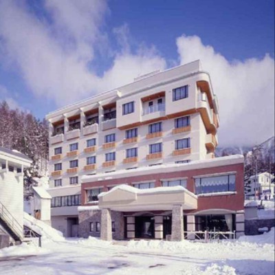 【竜王スキーパークすぐのホテルで接客のお仕事🍽】スノボデビュー日本一宣言のゲレンデでスノボデビューも⛷初心者～上級者まで楽しめます！まかない3食付き・大浴場入浴可能◎