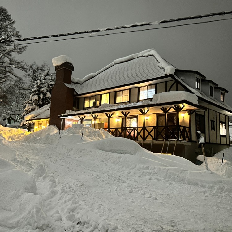 SamaSama Lodge Hakuba 白馬五竜スキー場ゲレンデ徒歩五分！ スキー