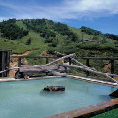 未経験OK！雪と湯けむりに囲まれて働く 自然あふれる万座温泉日進館のおてつたび