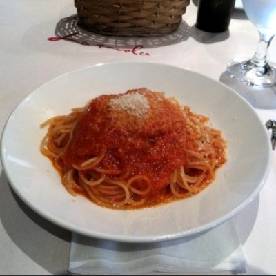 地元で愛されるイタリアンレストラン🍝会話とワインを楽しむお店「La tavola」で、お客様の接客や清掃等のお手伝いをお願いします🍷