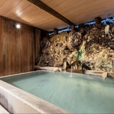 日本温泉遺産を守る会｜千二百年の湯に包まれて、草津で暮らすように働く ― 老舗旅館「ての字屋」で過ごす、おてつたび ―